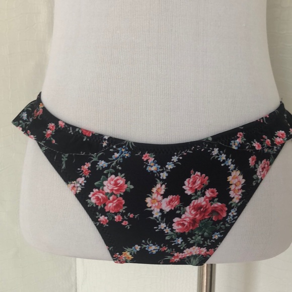 SMALL ROSES 🌹 BIKINI. - Picture 3 of 7